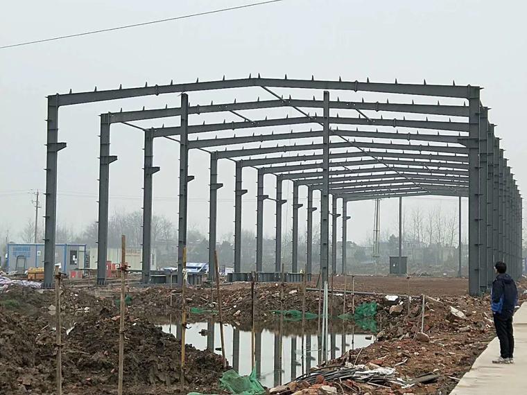 中铁四局钢构公司六安体育场钢筋加工棚